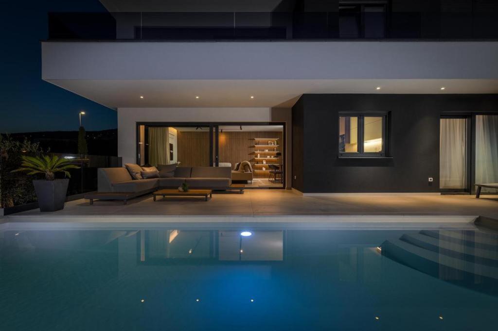 Villa Ameli Apartment With Swimming Pool 리예카 외부 사진